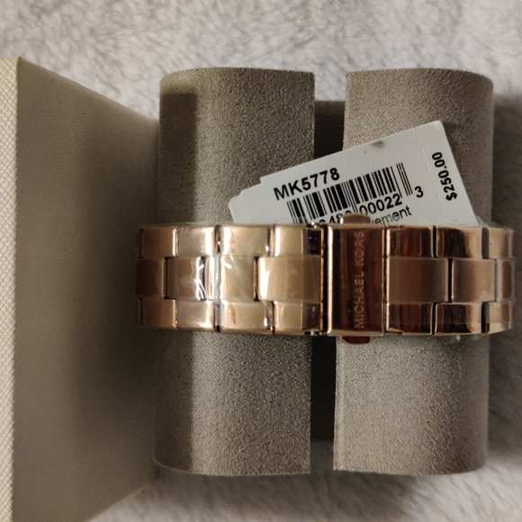 Oversized Rose Gold-Tone Watch MK5778 - Picture 2 of 3